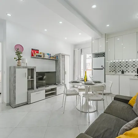 Modern In Cristianos